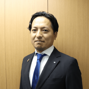 鎮目 恒平