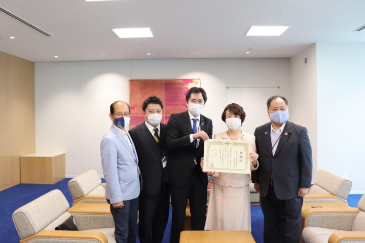 横浜開港記念日にマスクの寄付を致しました